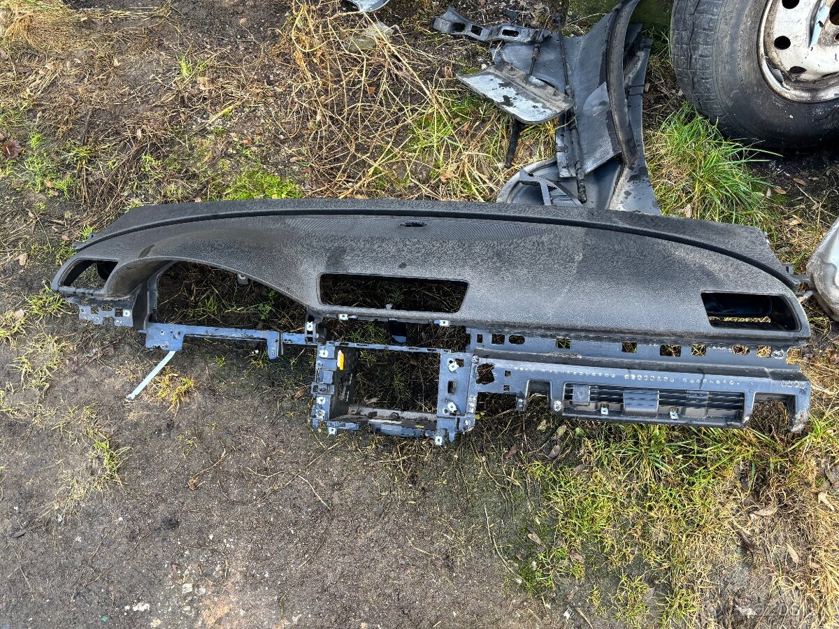 Palubná doska Passat B6