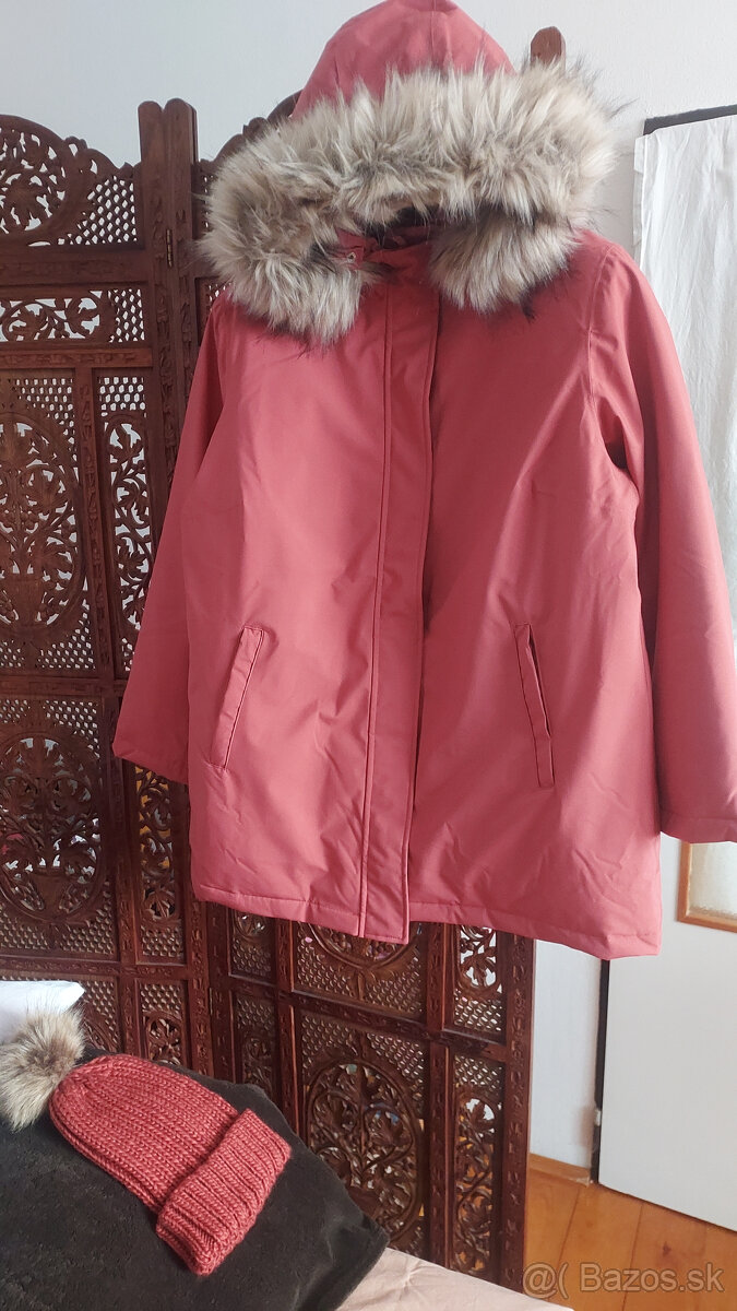 Zimná bunda s čiapkou