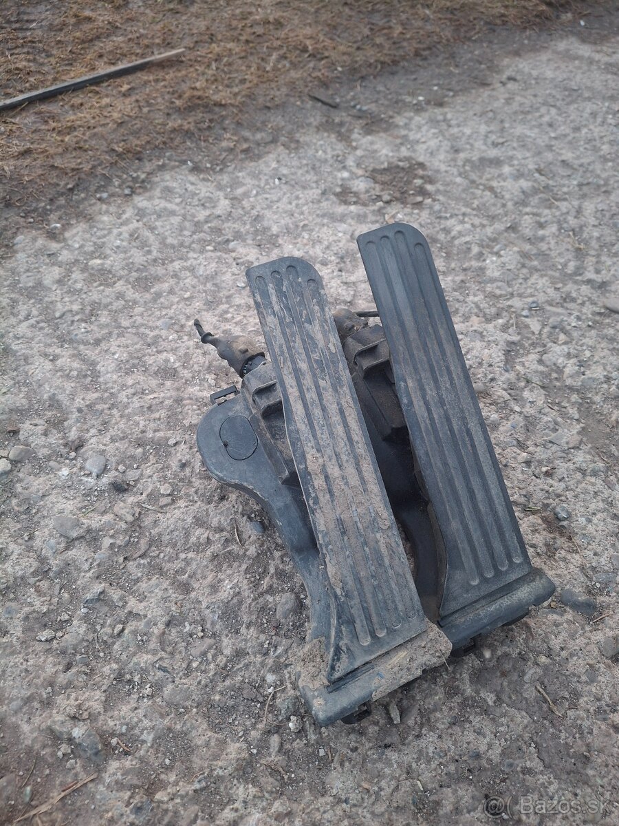 Plynový pedál octavia 2