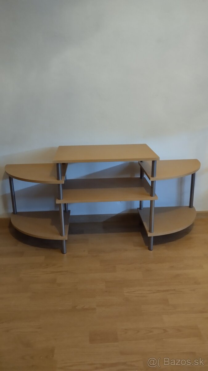 Stolík pod televízor