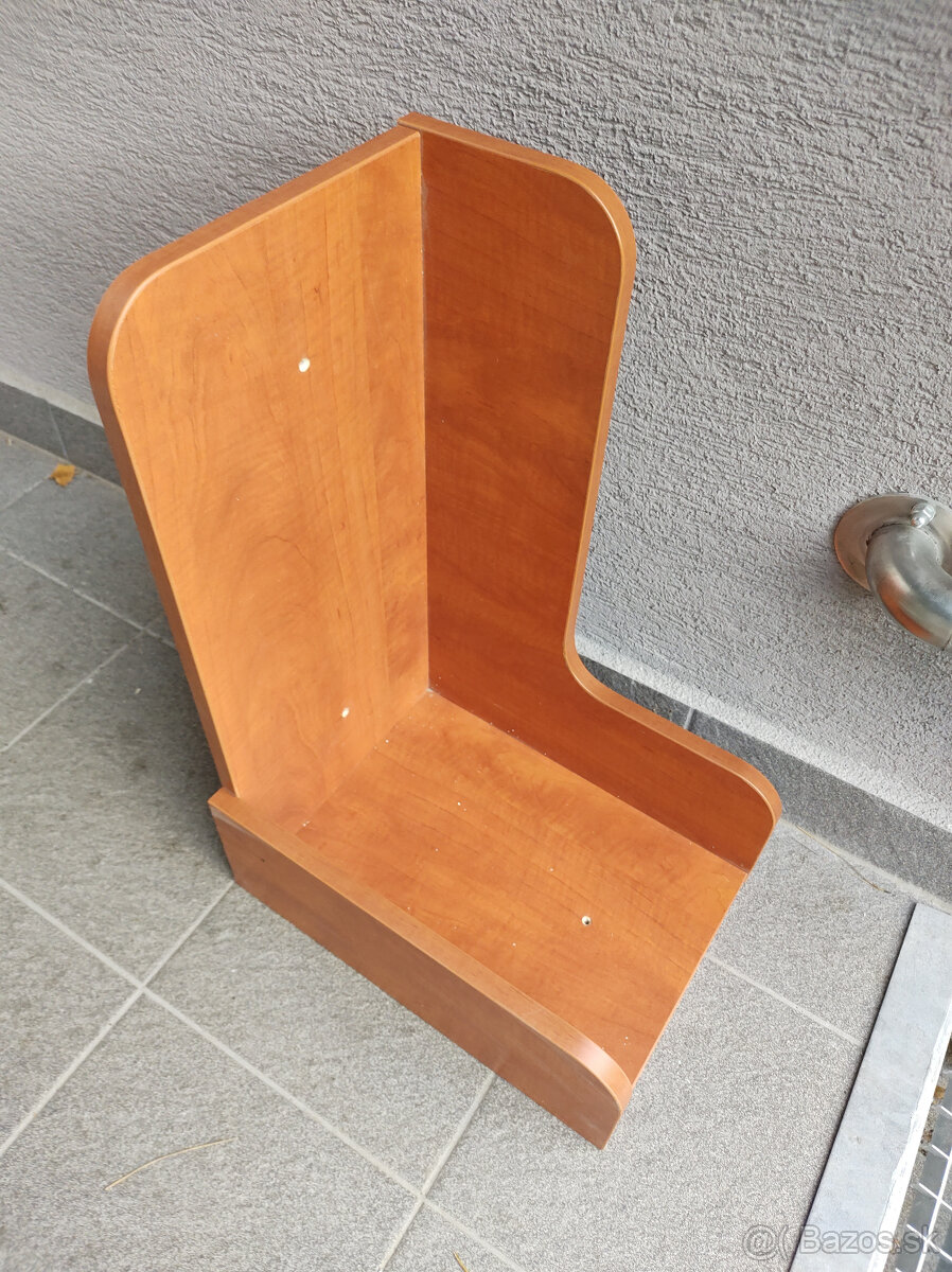 (25) Rohová skrinka a police Ikea