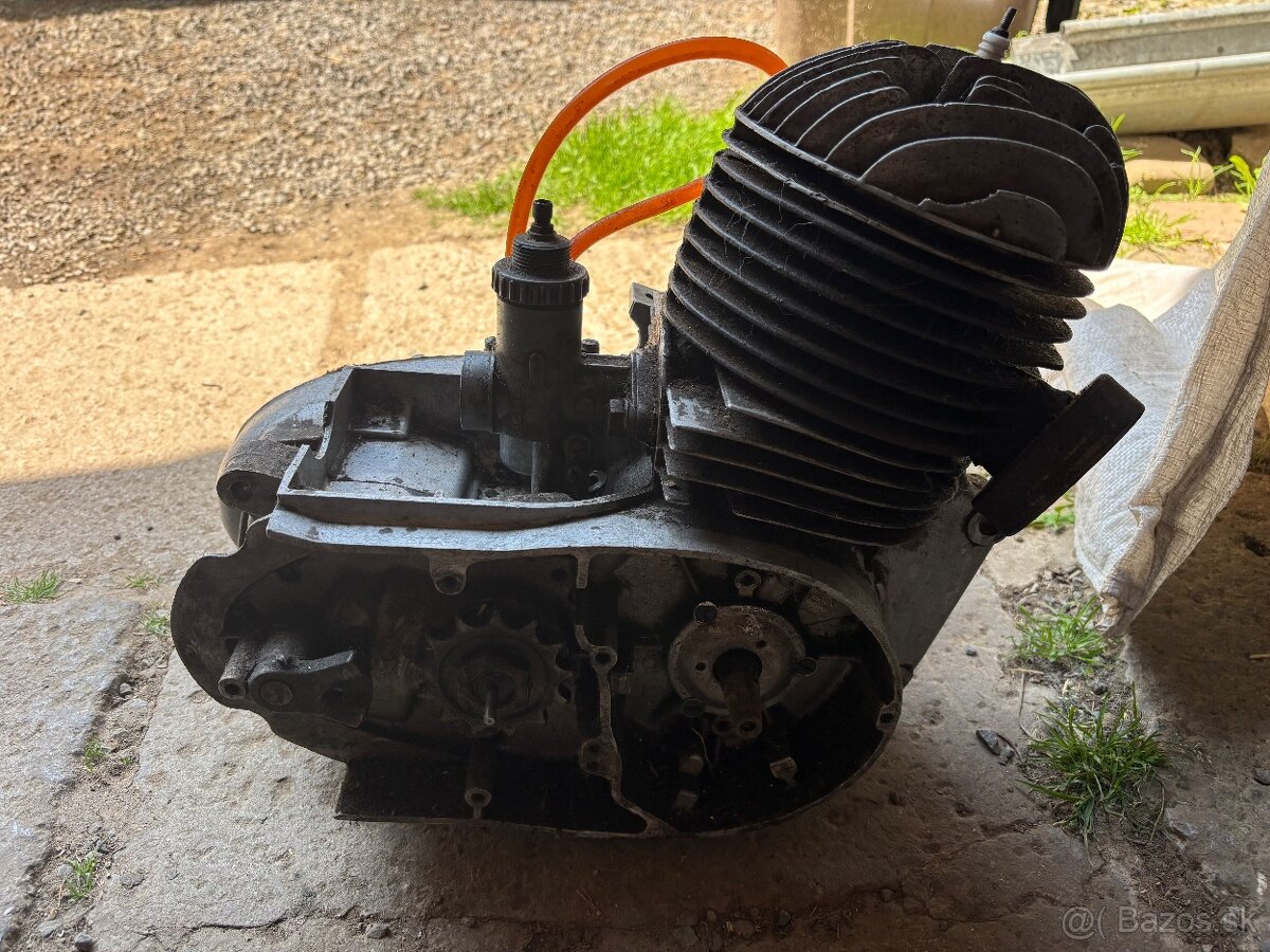 Motory