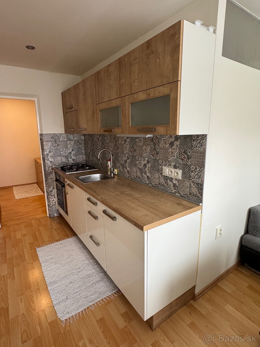 Prenajmem  2 izb byt na Fončorde v BB