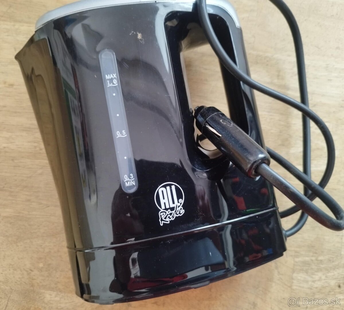 Rýchlovarná kanvica do auta