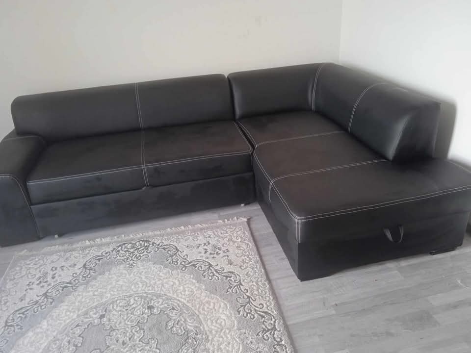 Nová sedacka kožená stala 400€dám 200€