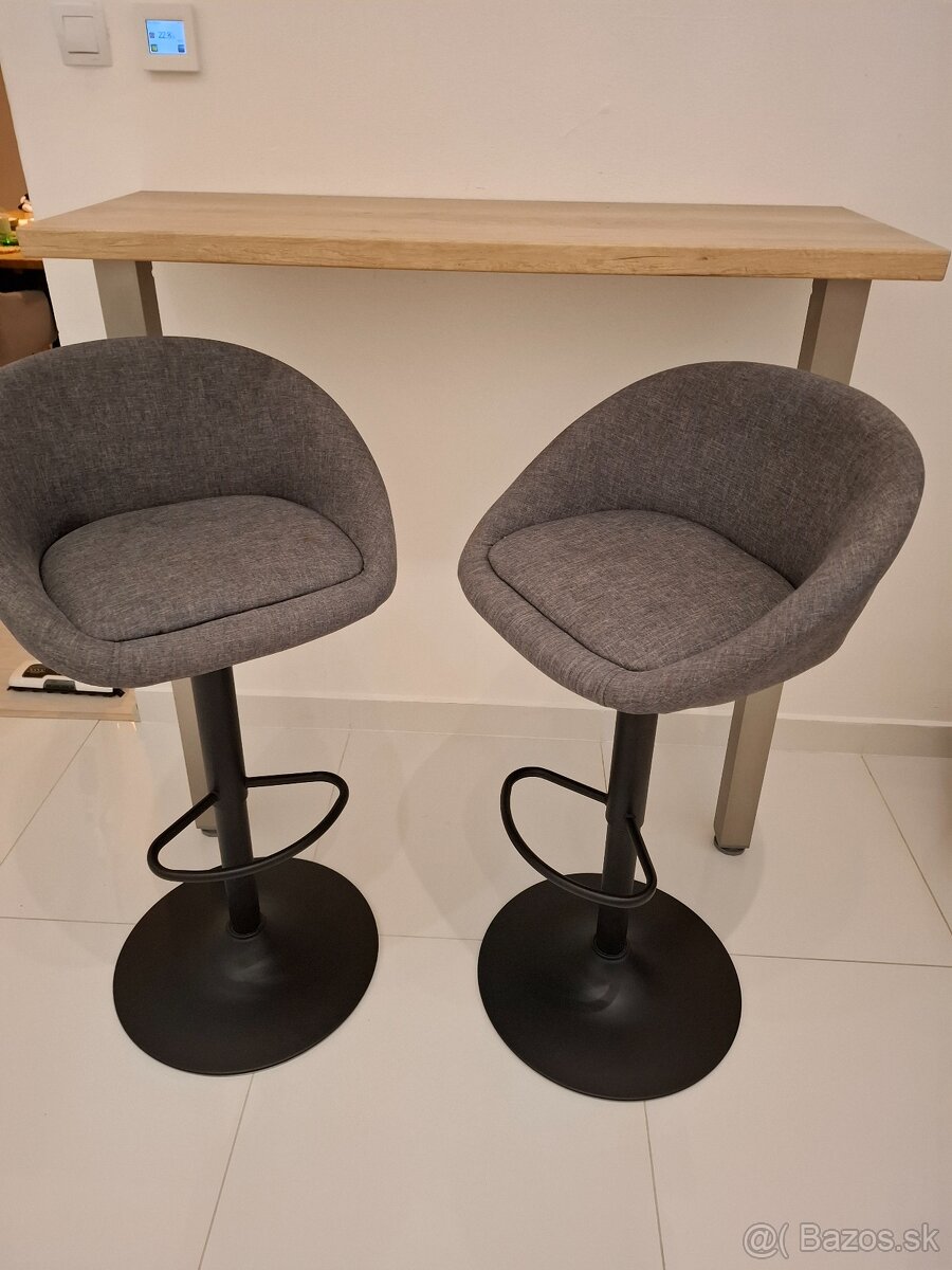 Barový stolík a stoličky
