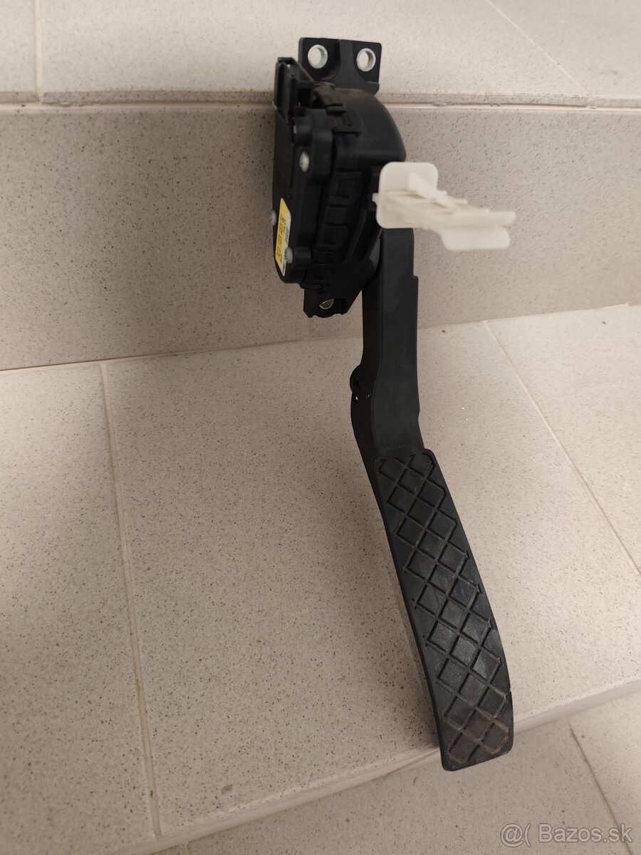 Audi Q7 3.0 TDI plynový pedál