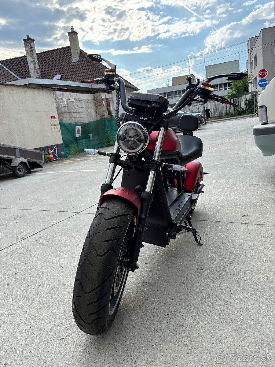 ELEKTRICKÁ CITYCOCO KOLOBEŽKA X-SCOOTERS XR08