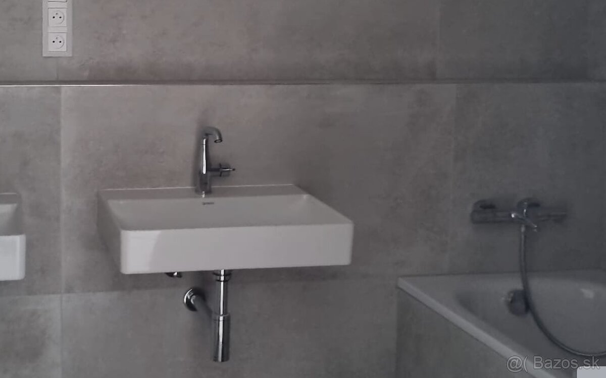Umývadlo Duravit square s bateriou Grohe Essence