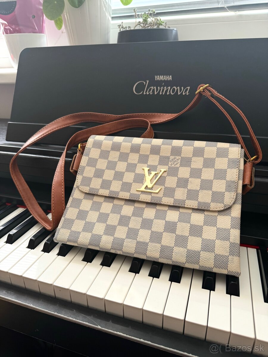 Louis biela crossbody kabelka