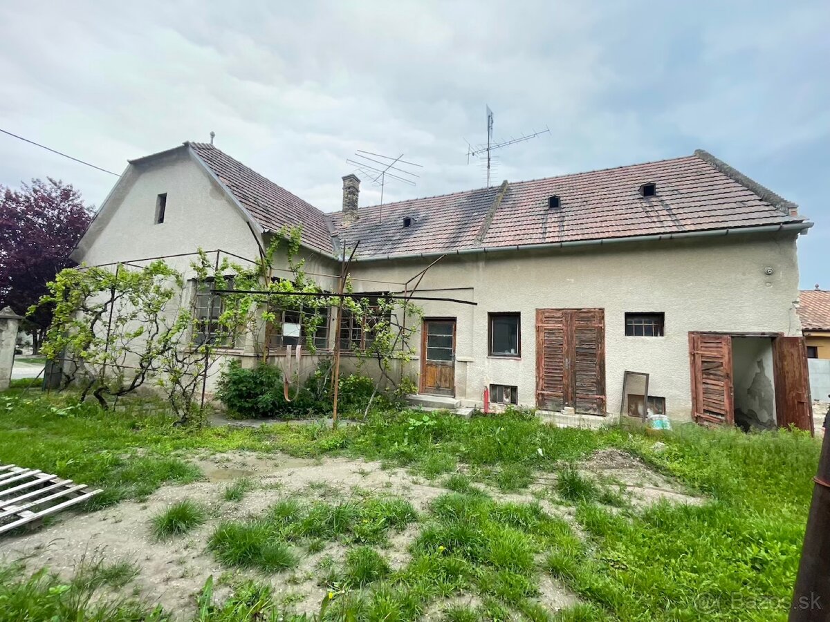 RODINNÝ DOM SO ZÁHRADOU V BÁČI