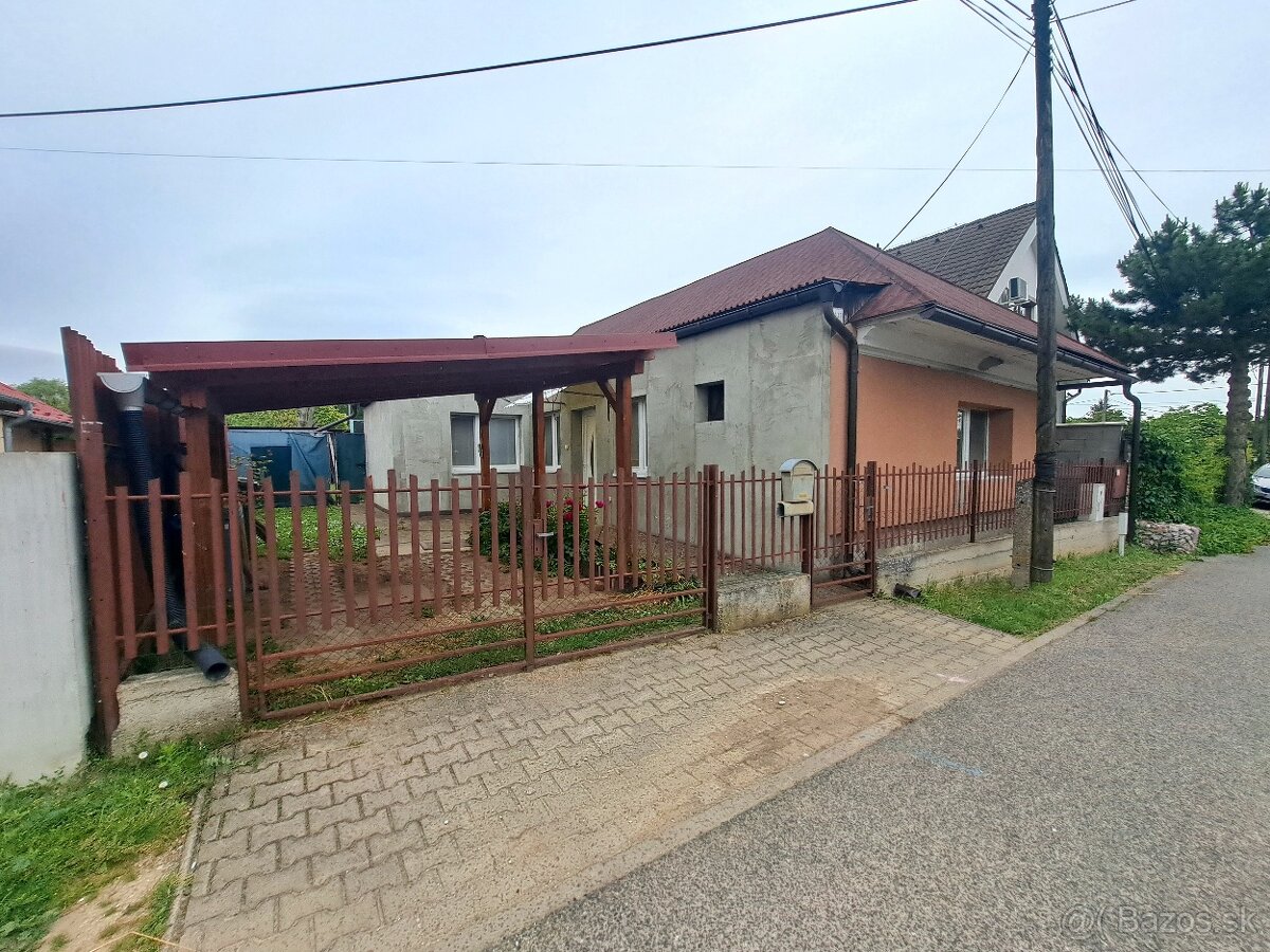 Rodinný dom Mojmírovce - len 14km od Nitry