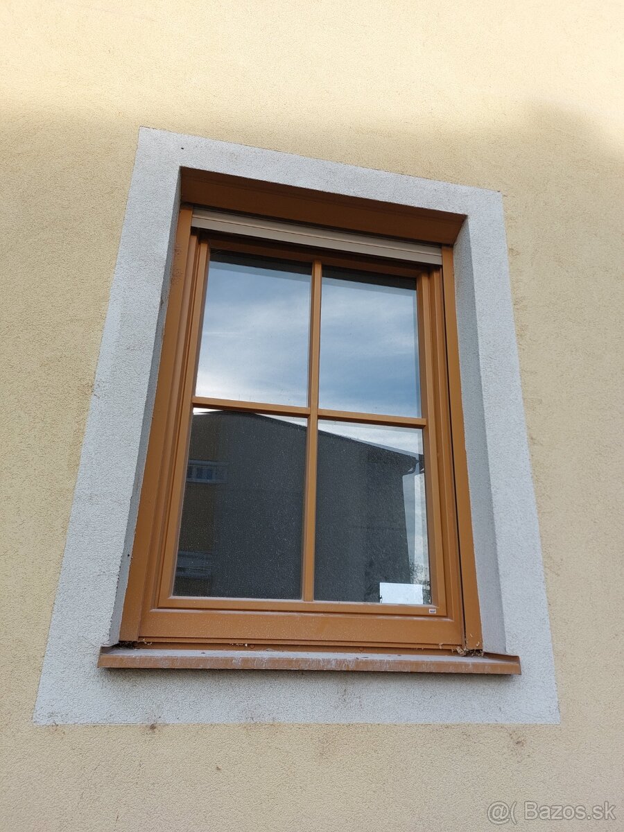 Okná drevohliník Josko s roletami