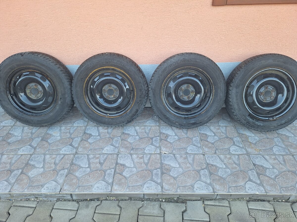 Vw golf zimne pneu. Na diskoch