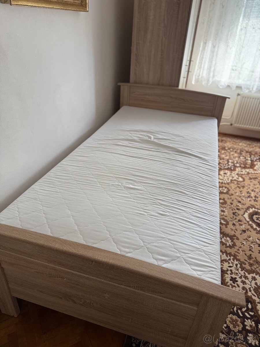 Komplet posteľ+rošt+matrac(kúpená v Nemecku)