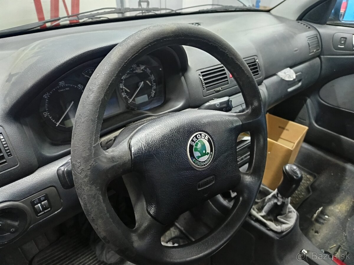 Škoda Octavia 1 volant
