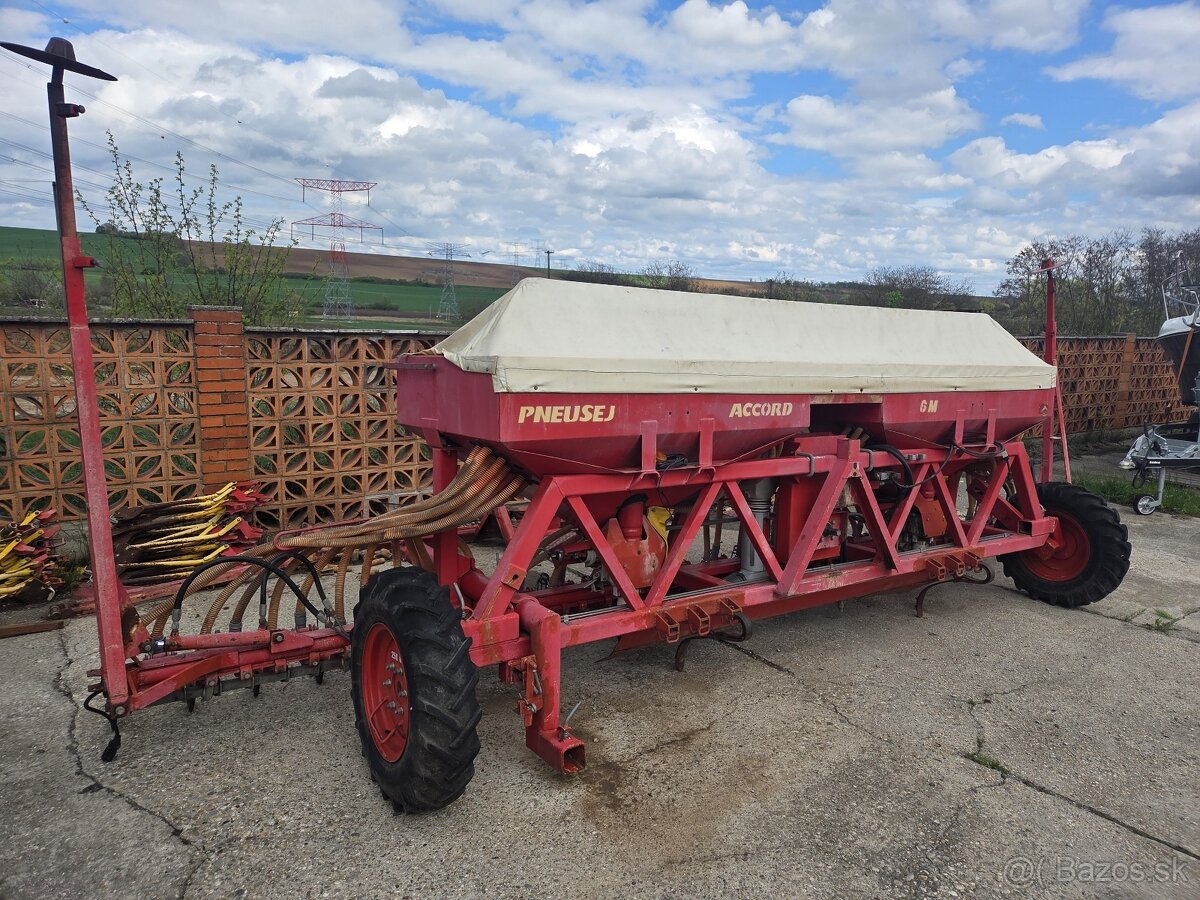 Sejačka Pneusej 6m