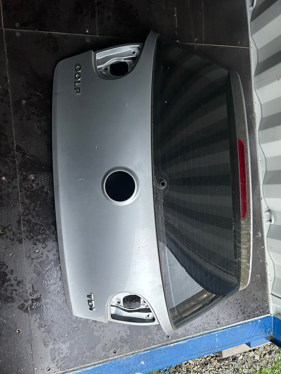 Volkswagen golf 5 zadny kufor