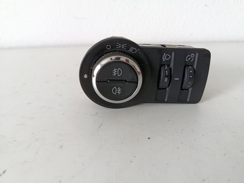 vypinac svetiel opel astraJ 13268703 30€