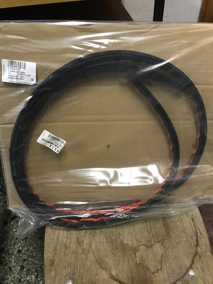 Tesnenie dveri Octavia 1 - 1U6810957B