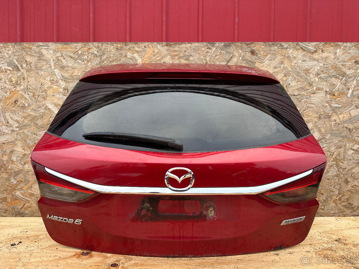 PRODÁM PÁTE DVEŘE, ZADNÍ VÍKO KUFRU MAZDA 6 GJ
