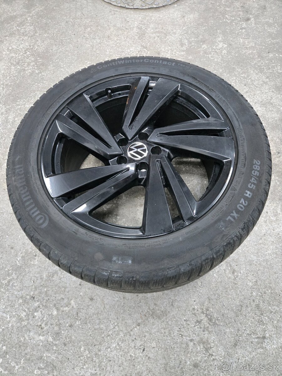 Predam elektrony VW R20 + zimne pneu