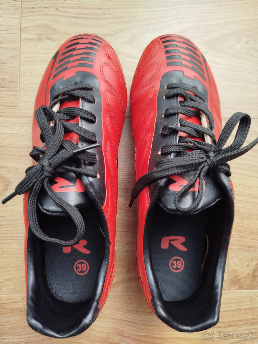 Chlapčenské kopačky č. 39