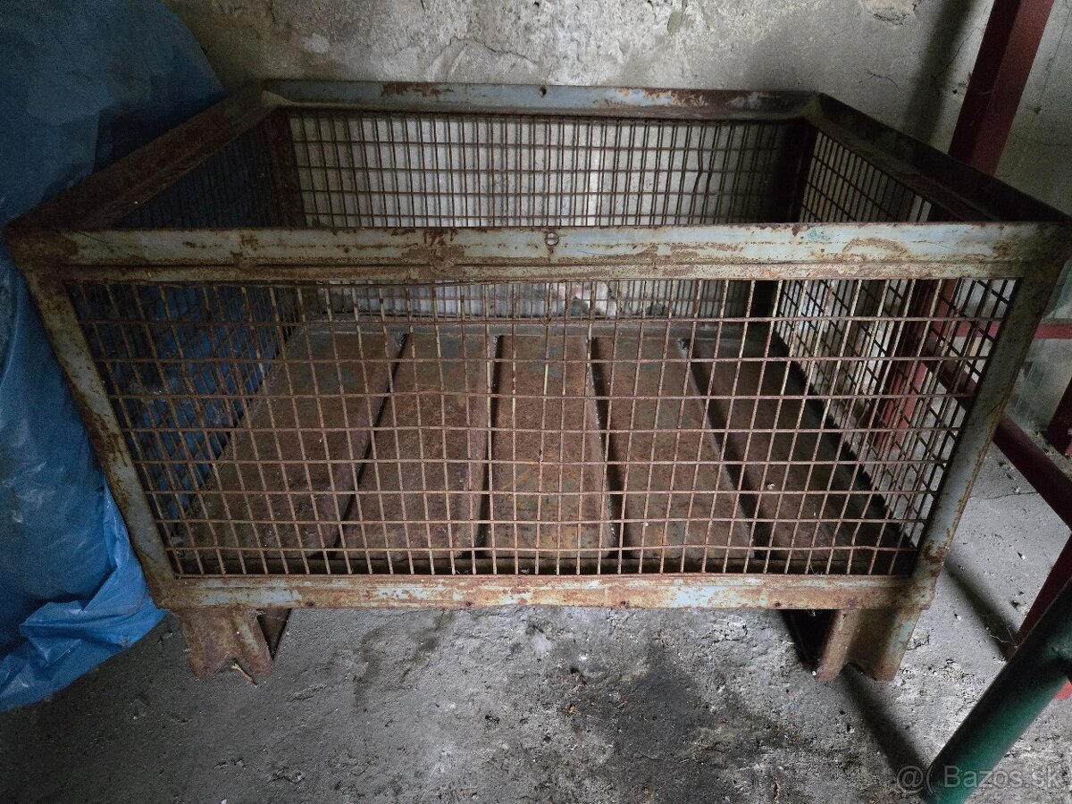 Kovová bedňa klietka