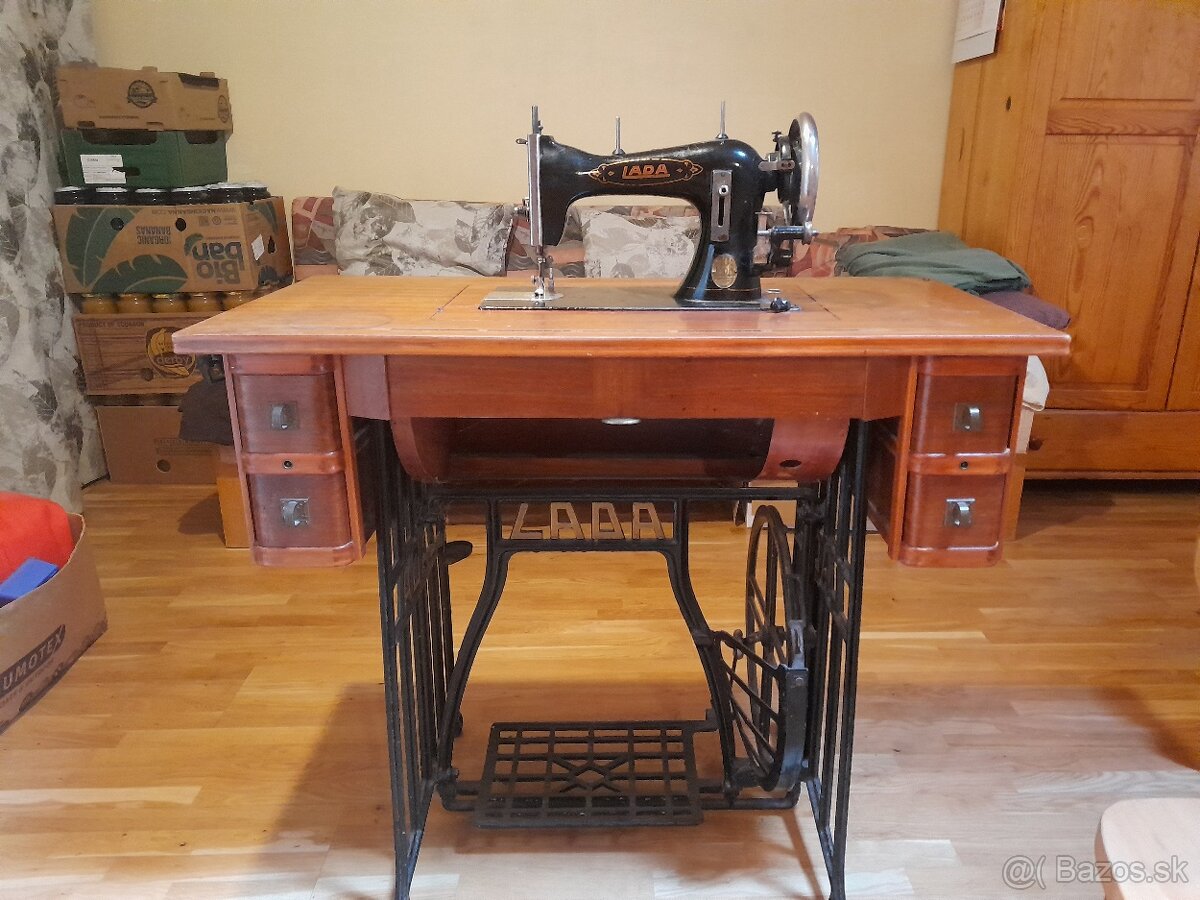 Predám šijací stroj Lada