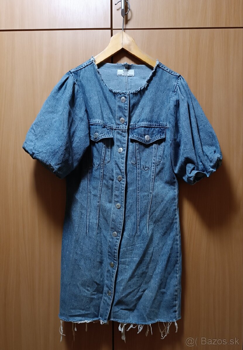 Denimové šaty BERSHKA