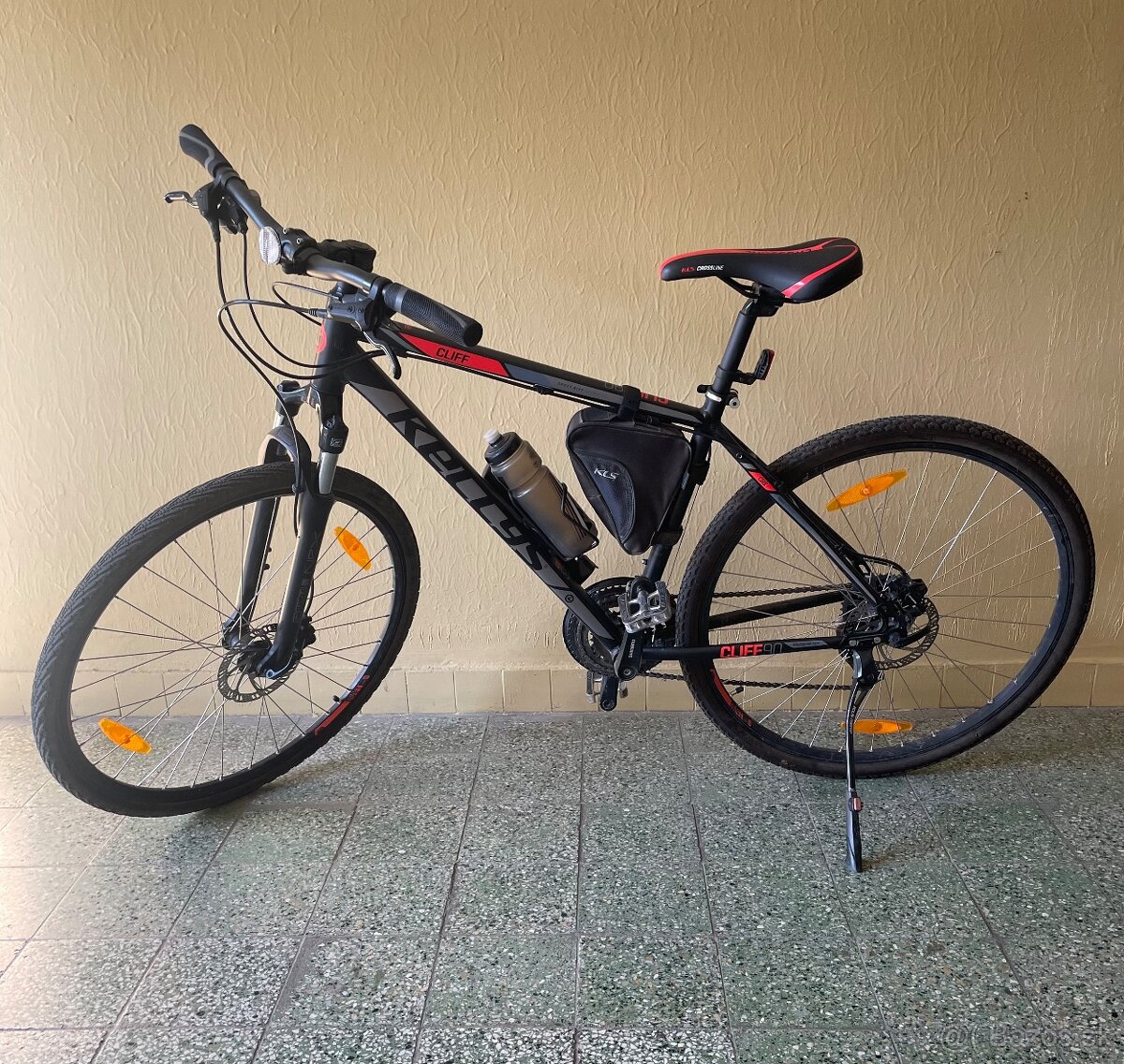 Kellys Cliff 90 Black / Red