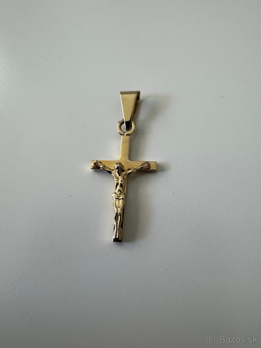 Zlatý prívesok krížik