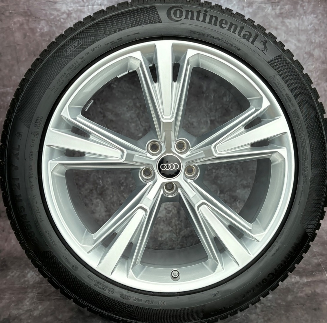 Zimní zánovni top sada Audi Q8 285/45R21 113V