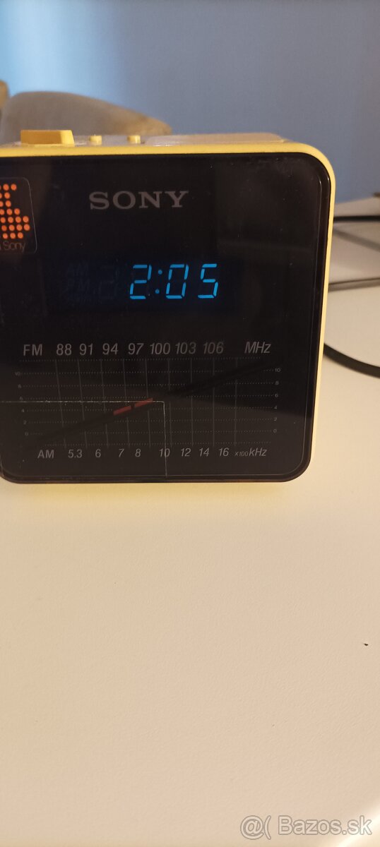 retro budík rádio