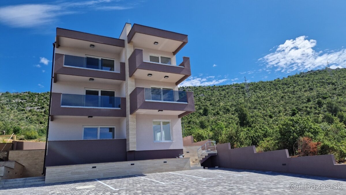 Moderný apartmán s terasou a výhľadom na more/Chorvátsko