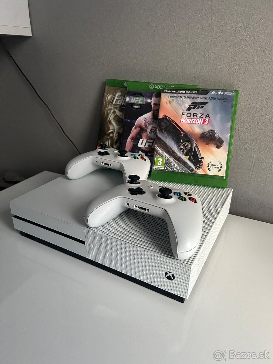Xbox One S 1TB + 2 ovládače a hry