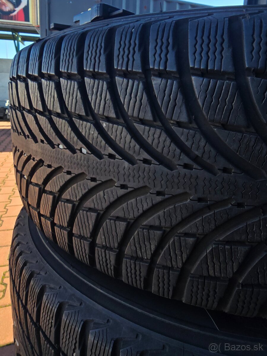 255/60 R18