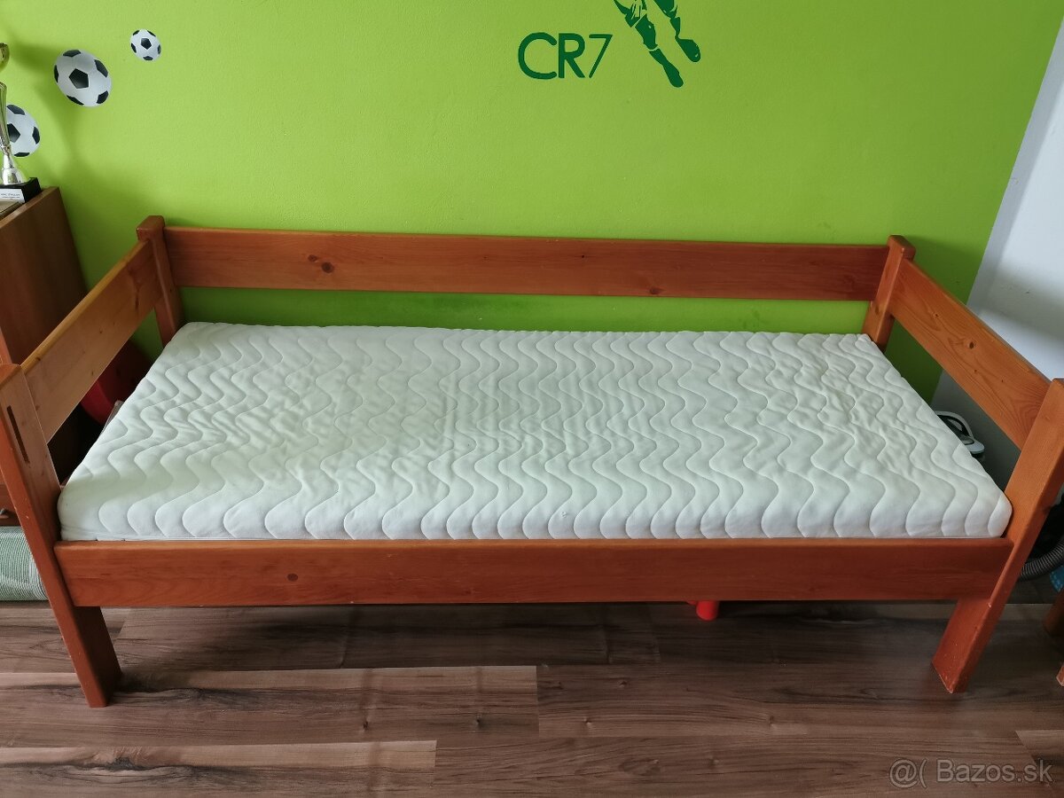 detská masívna posteľ +matrac