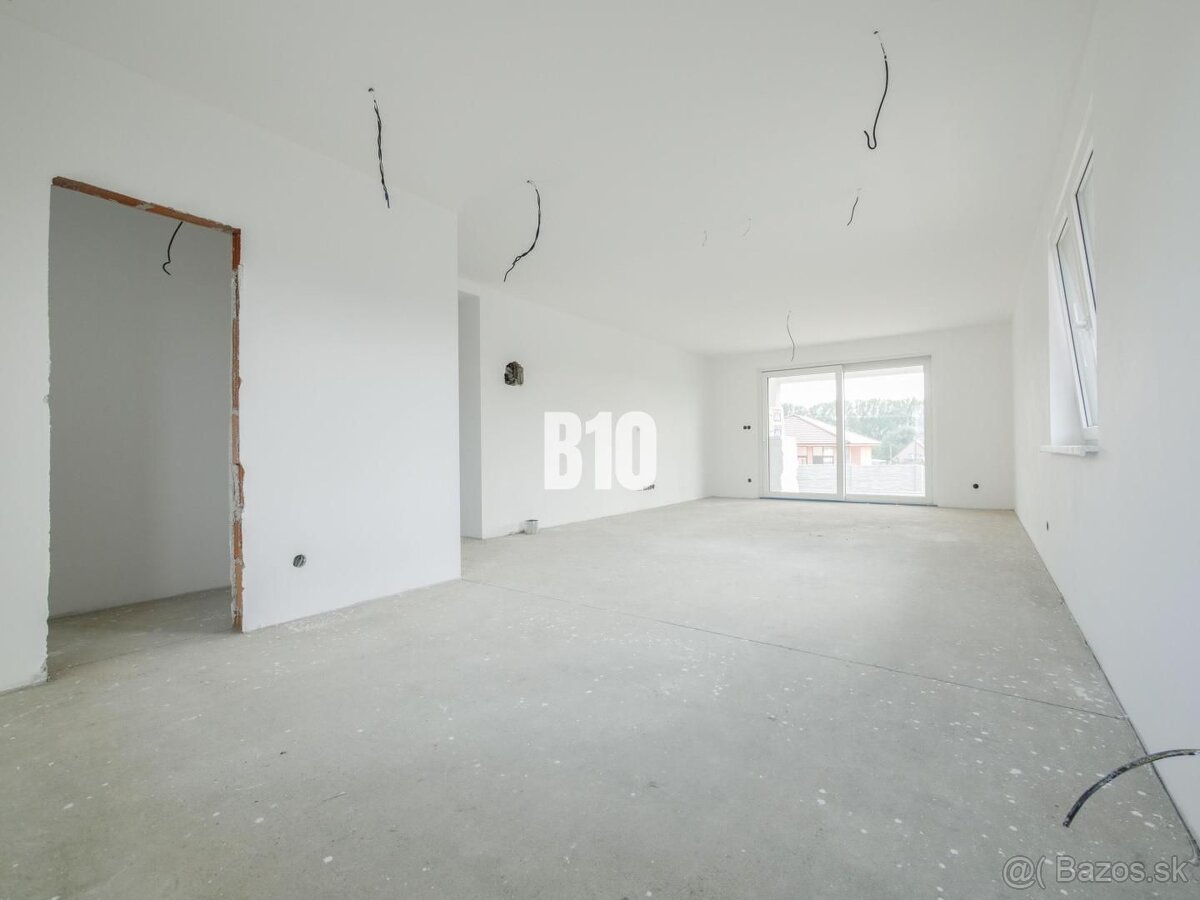 4 izbový rodinný dom na 661m2 pozemku v obci Zbehy