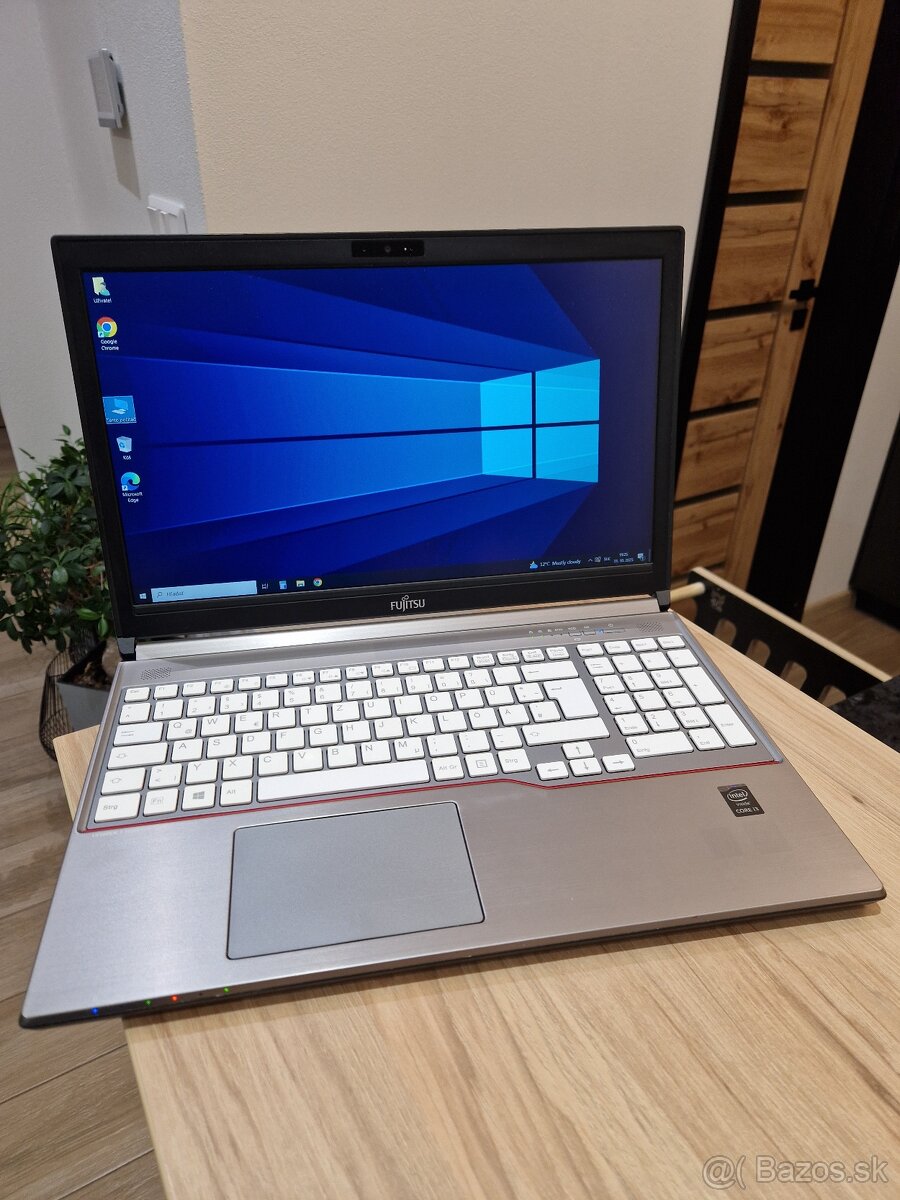 Fujitsu Lifebook E754 notebook i3, 8GB ram, 256GB SSD