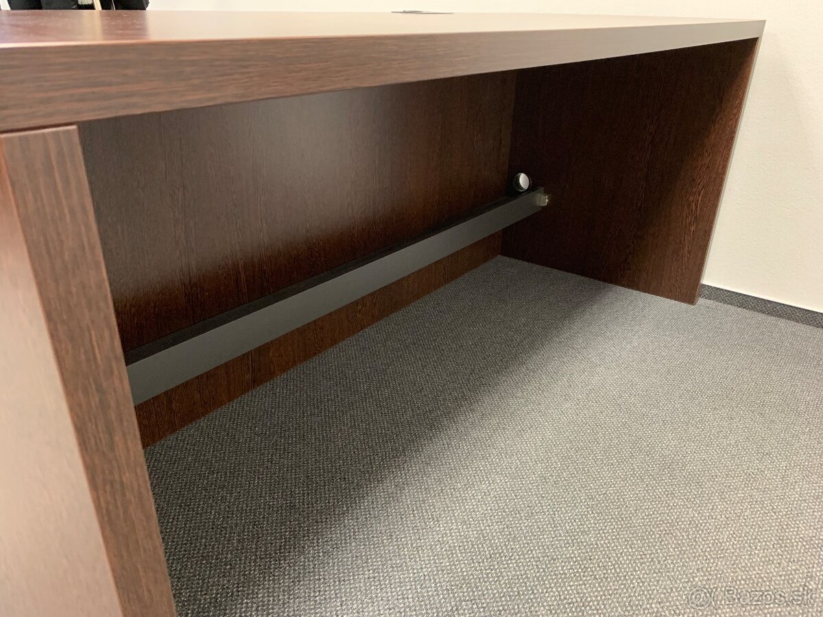 kancelársky stôl veľký, top stav