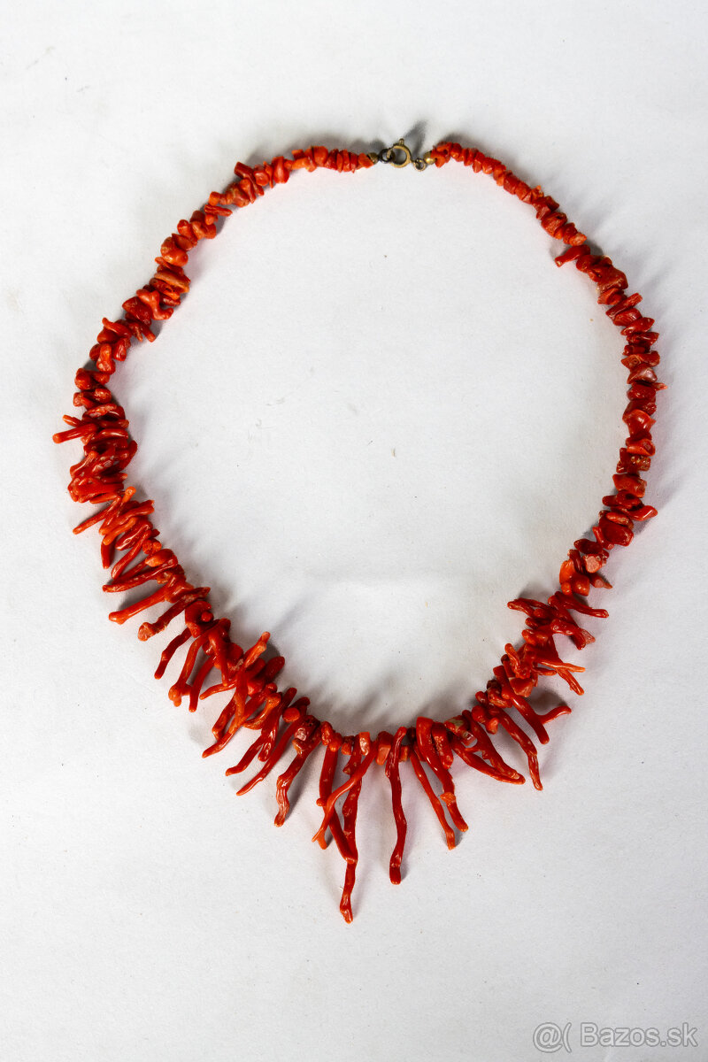 Starožitný náhrdelník z červeného koralu