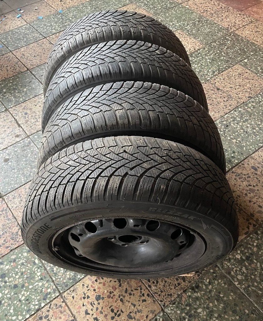 Predam zimne pneumatiky 185/60 r15 BRIDGESTONE