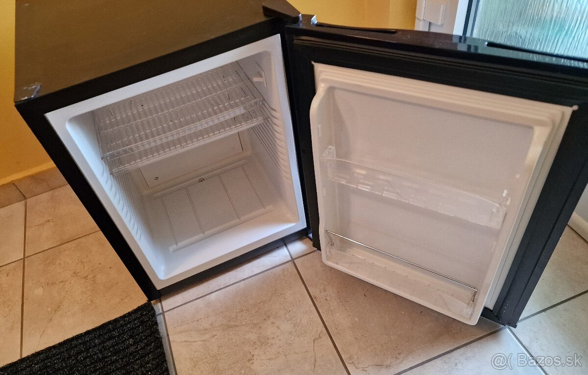 Predám minichladničku 40 litrov, ako nová