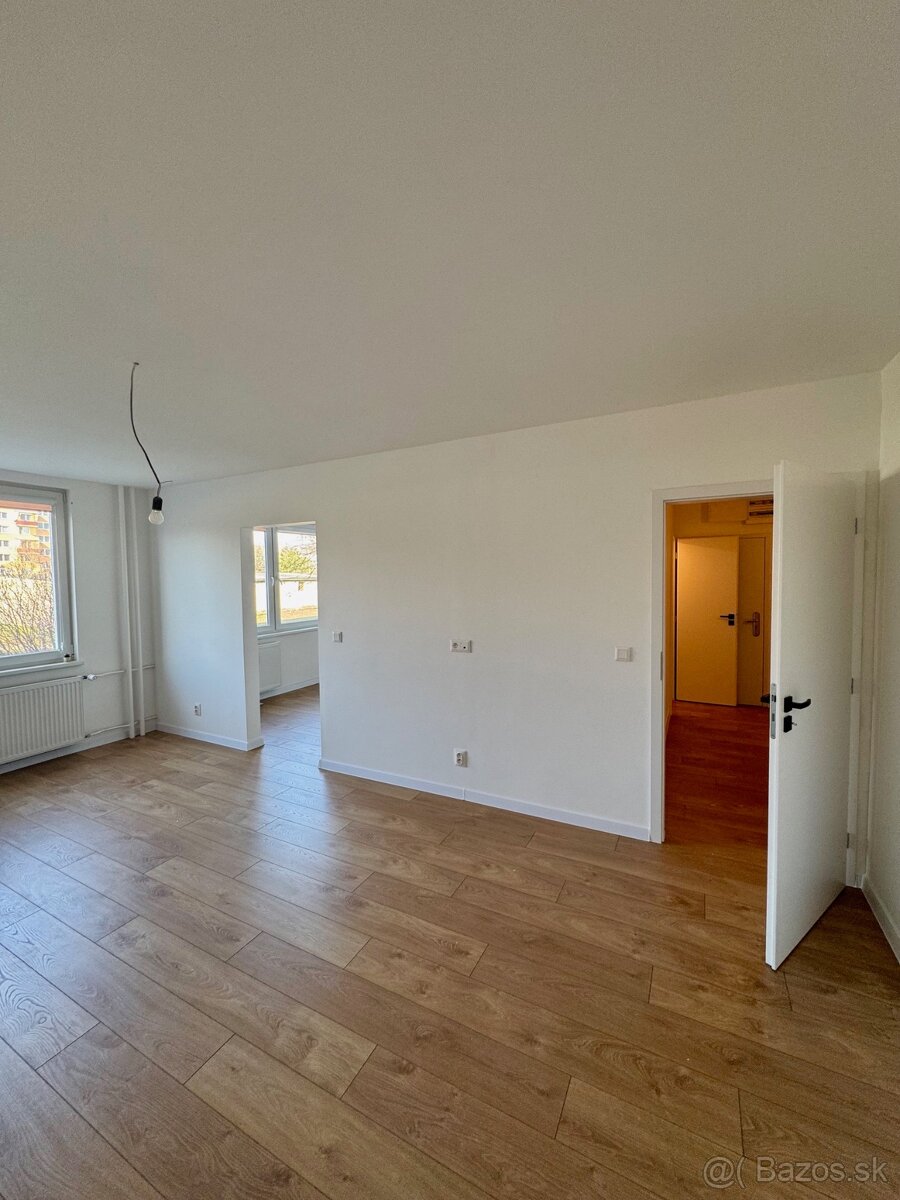 Kompletne 2025 zrekonštruovaný 3-izbový byt 81m2 na ulici J.