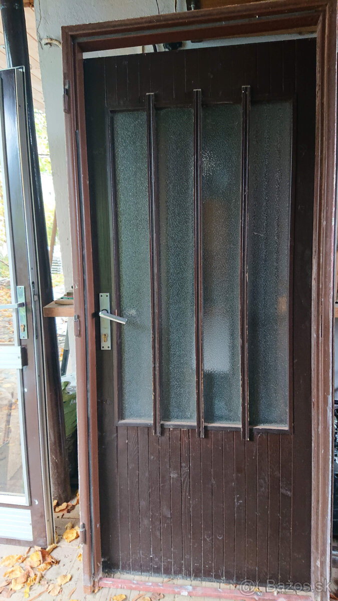 Drevené dvere so sklom