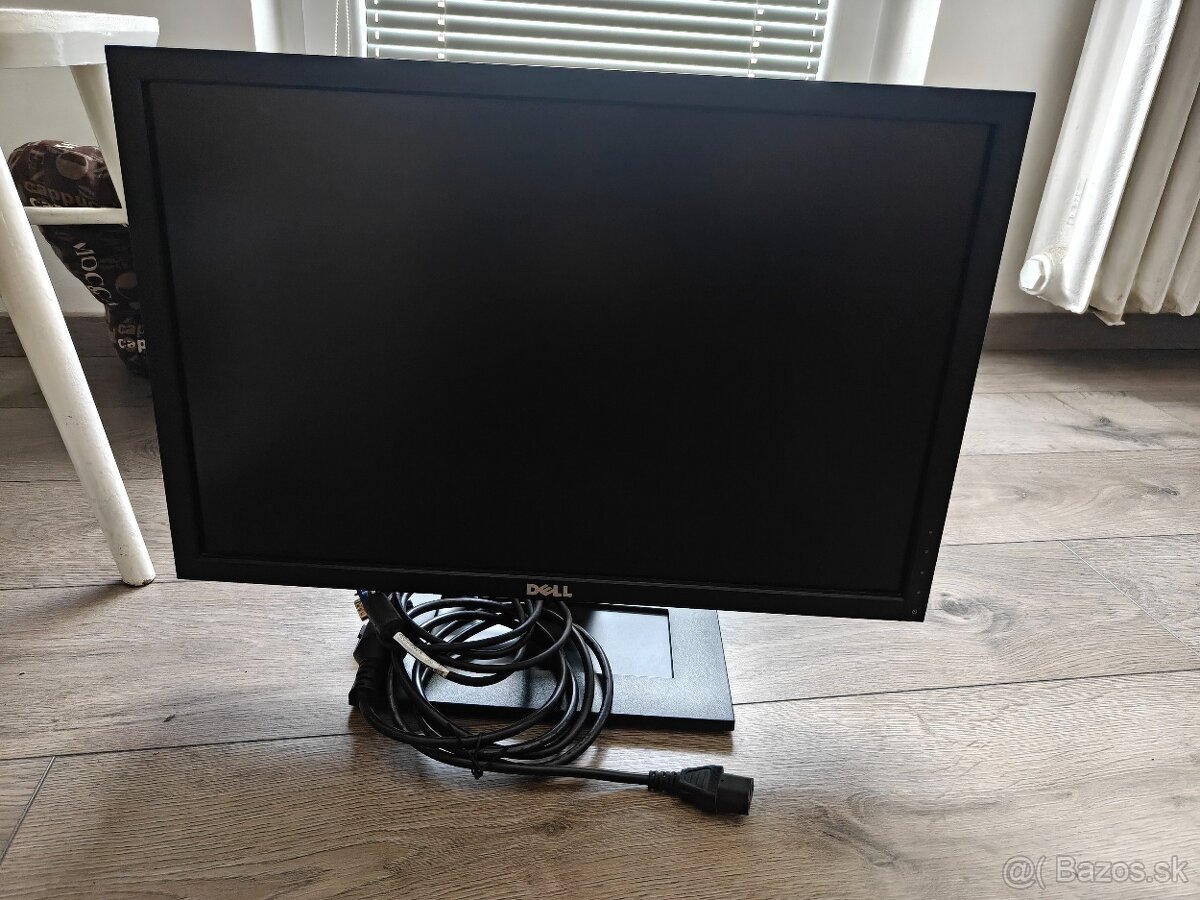 Darujem LCD monitor Dell E2210F