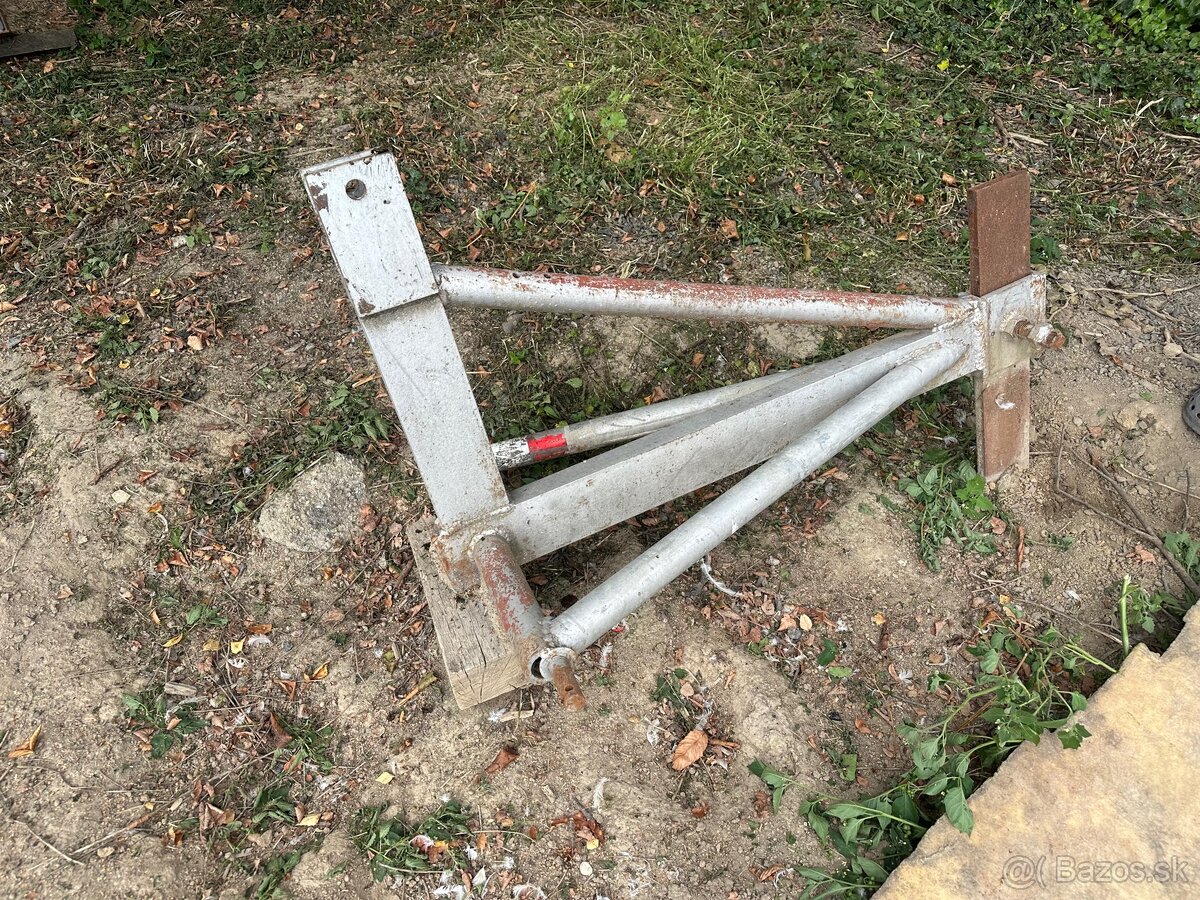 Predám rýpač do zeme za traktor