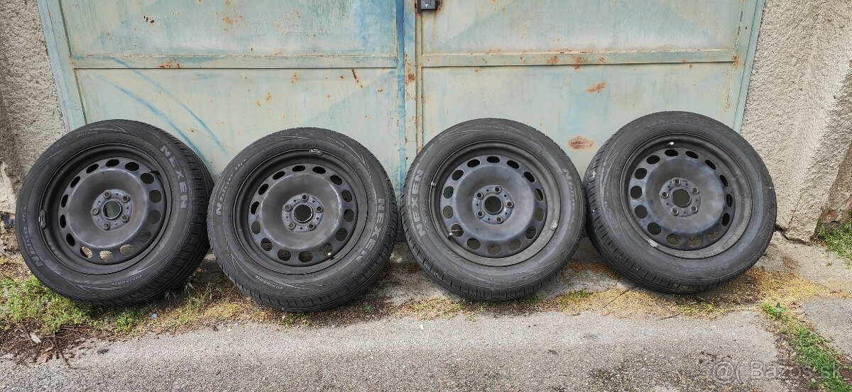Predám letné pneu na orig Škoda plechových diskoch