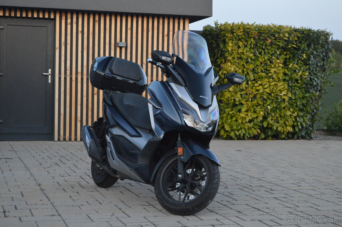 Honda Forza 300 r.v.2021 1 majitel-top stav